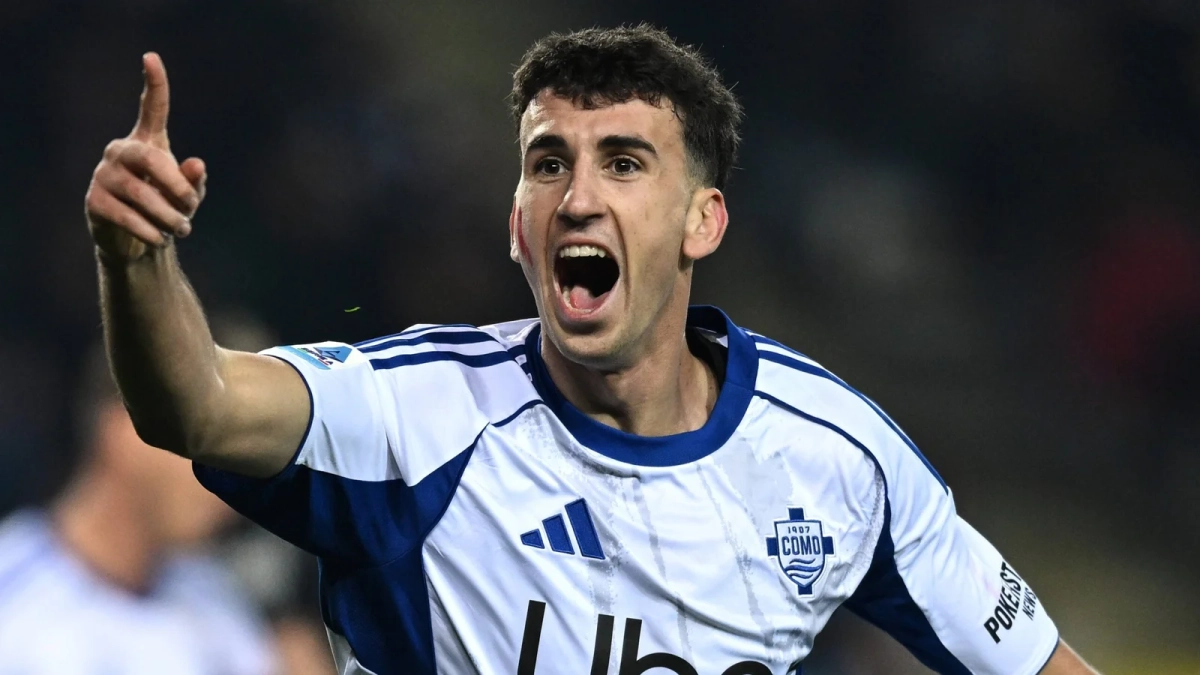 Jacobo Ramón celebrando un gol con el Como.