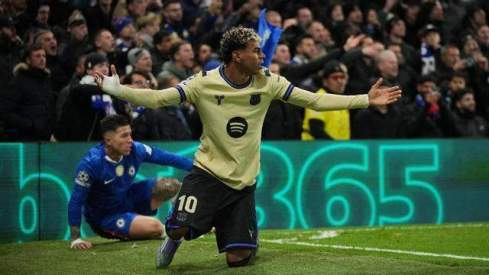 Lamine Yamal en el partido de ayer reclamando algo