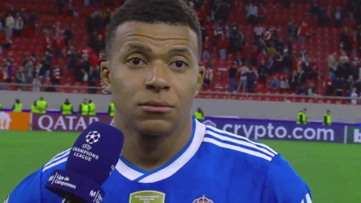 Mbappé atendiendo a los medios de comunicación
