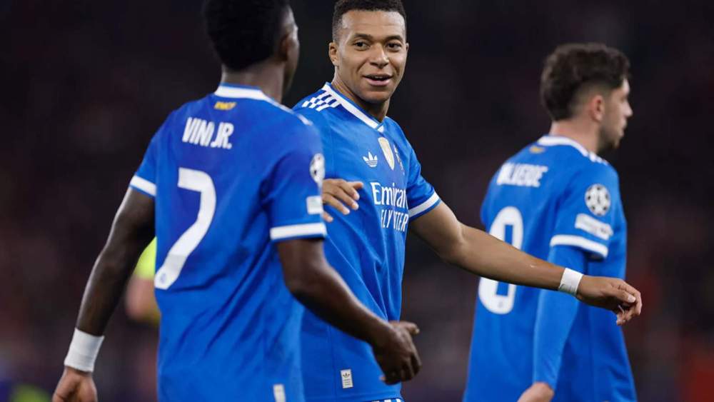 Vini y Mbappé tras celebrar un gol Vini y Mbappé tras celebrar un gol