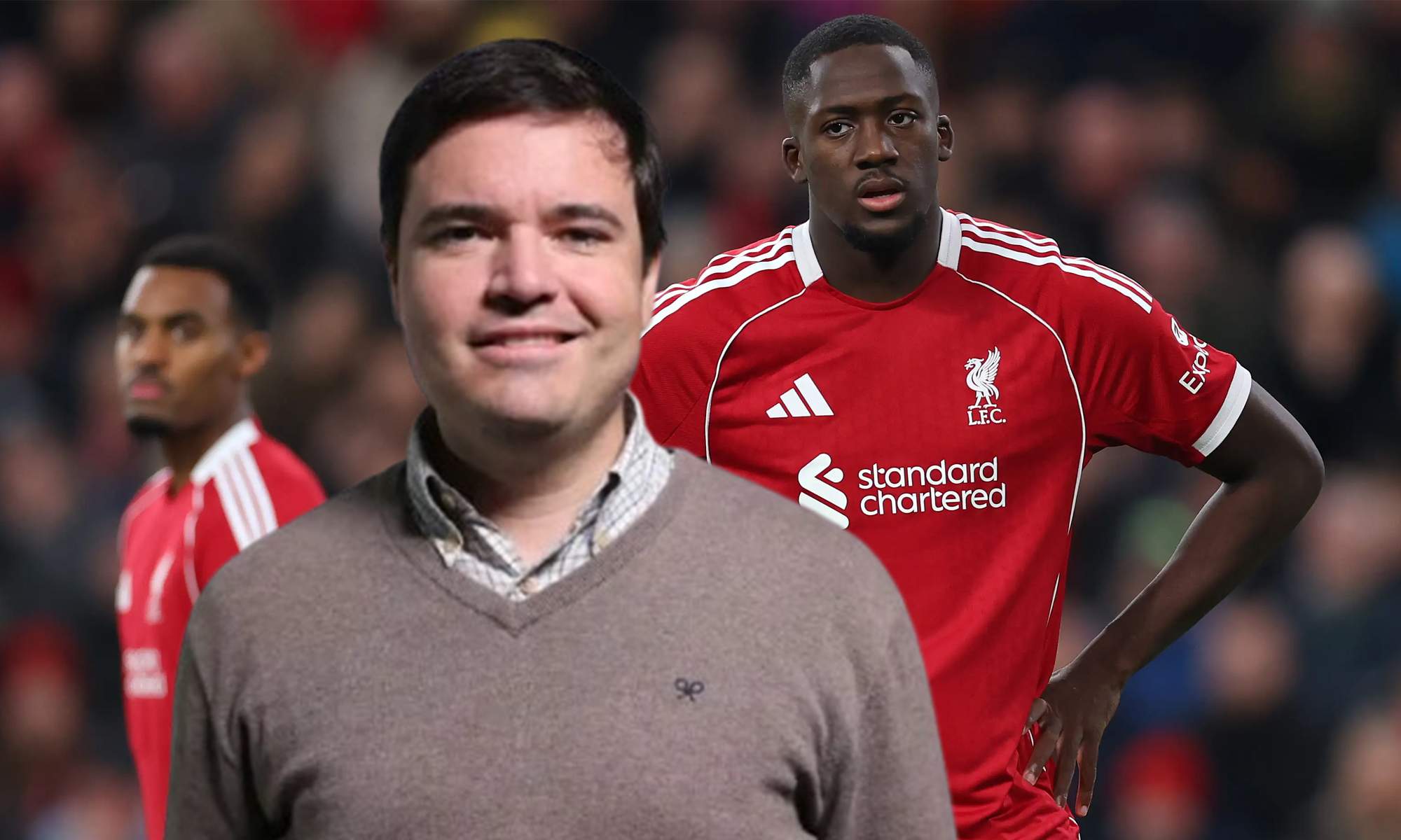 Ramón Álvarez de Mon y una foto de Konaté en un partido del Liverpool. 