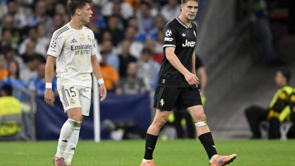 Kenan Yildiz y Arda Güler durante el Real Madrid Juventus