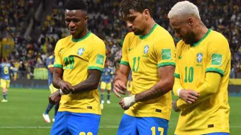 Neymar y Vinicius con Brasil