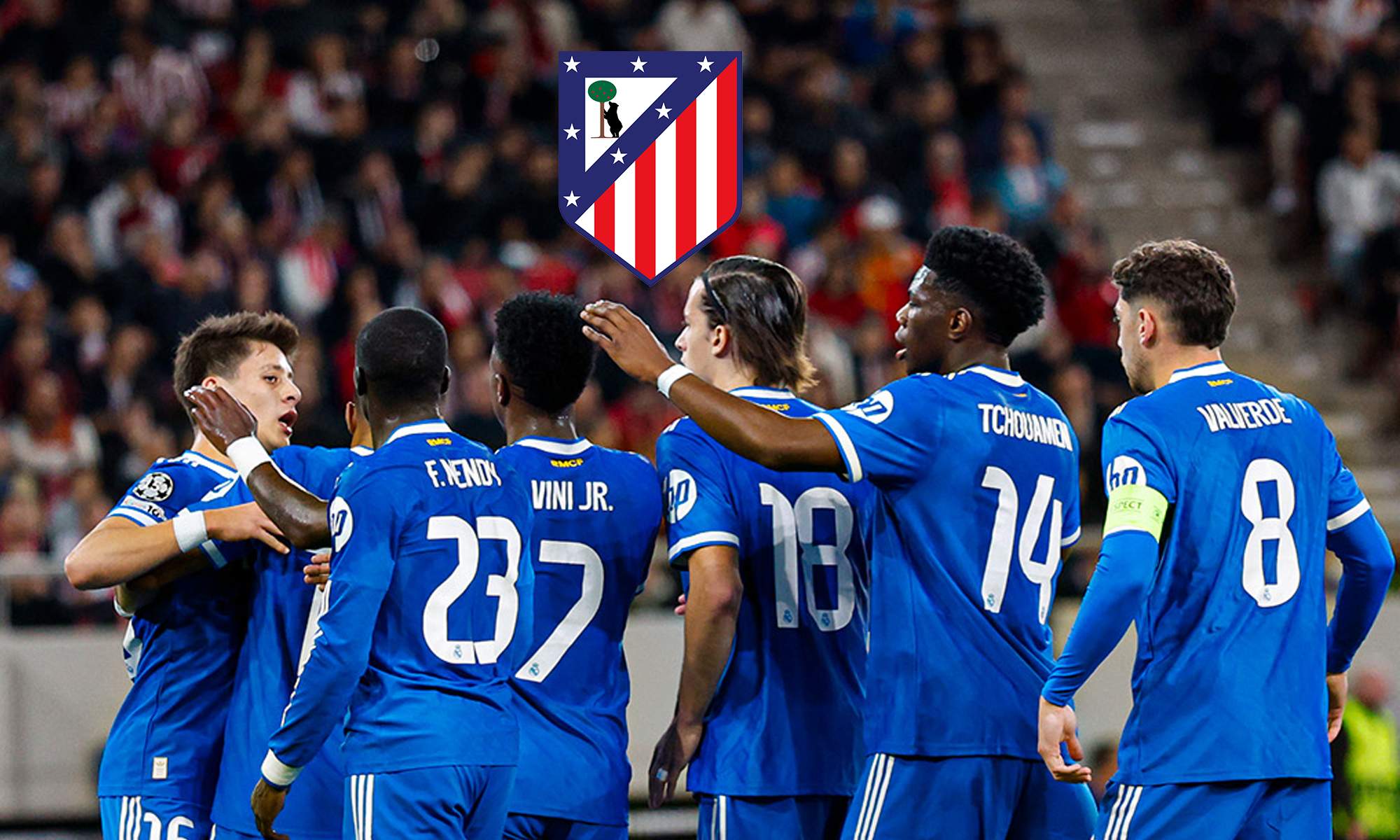 Jugadores del Real Madrid y el escudo del Atlético de Madrid. 