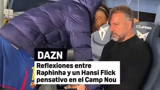 Raphinha y Flick en el partido de ayer