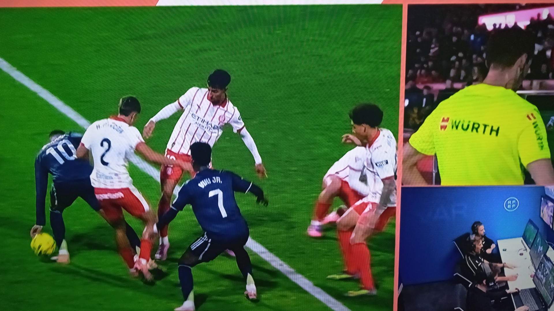 El VAR anula un gol a Mbappé por mano, ¿qué dice el reglamento?