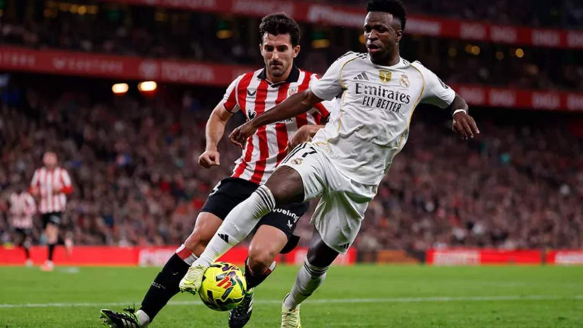 Vinicius Junior, protegiendo el balón en el encuentro del Real Madrid contra el Athletic Club. Vinicius Junior, protegiendo el balón en el encuentro del Real Madrid contra el Athletic Club.