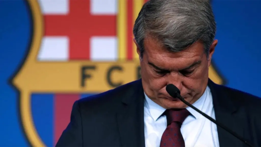 Joan Laporta cabizbajo en un acto del Barcelona. 