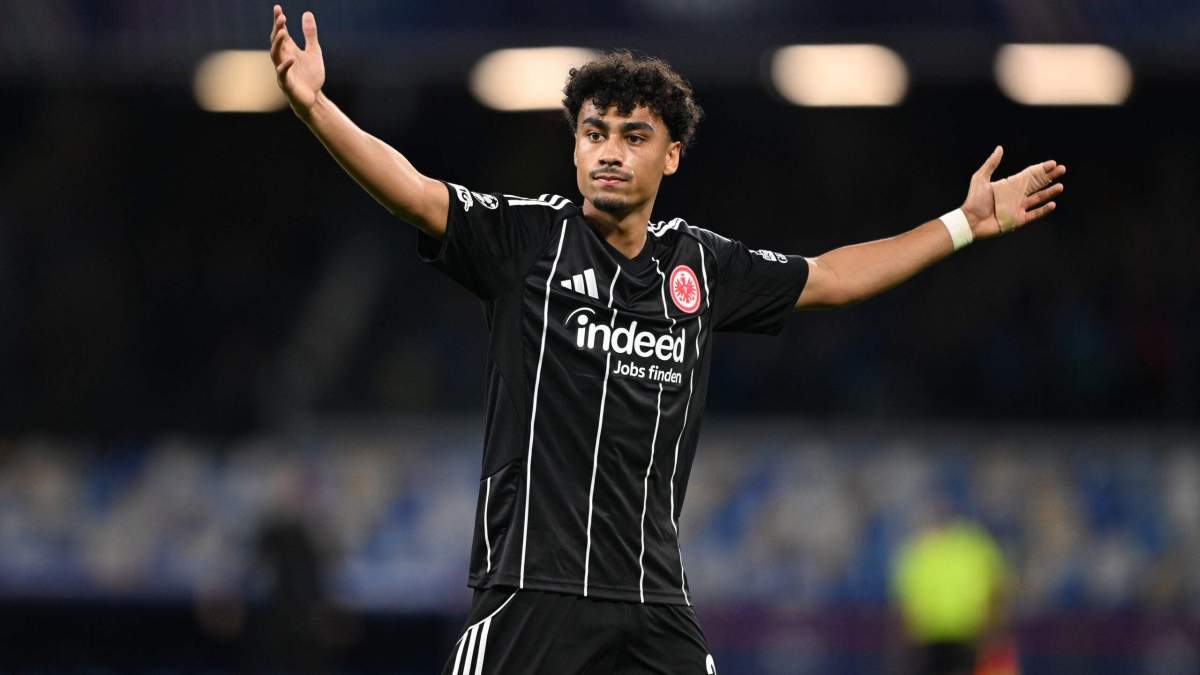 Nathaniel Brown, lateral zurdo del Eintracht de Frankfurt