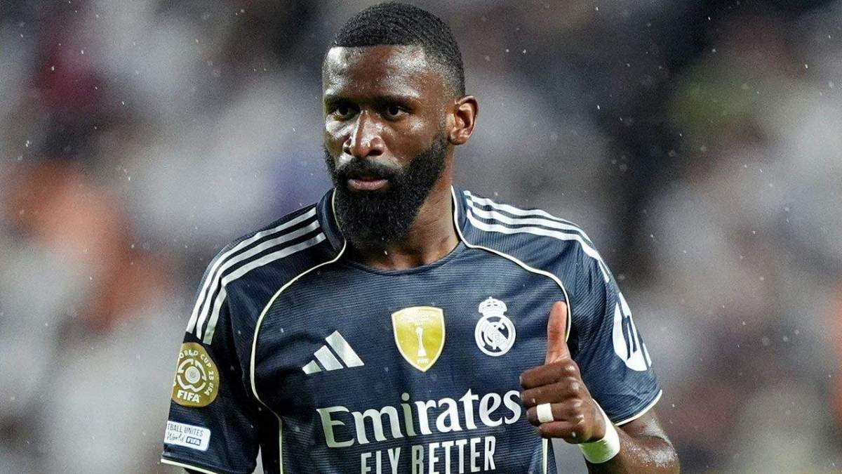 Antonio Rüdiger jugando un partido con el Real Madrid. 