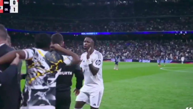 Endrick sujetado por el cuerpo técnico Endrick sujetado por el cuerpo técnico