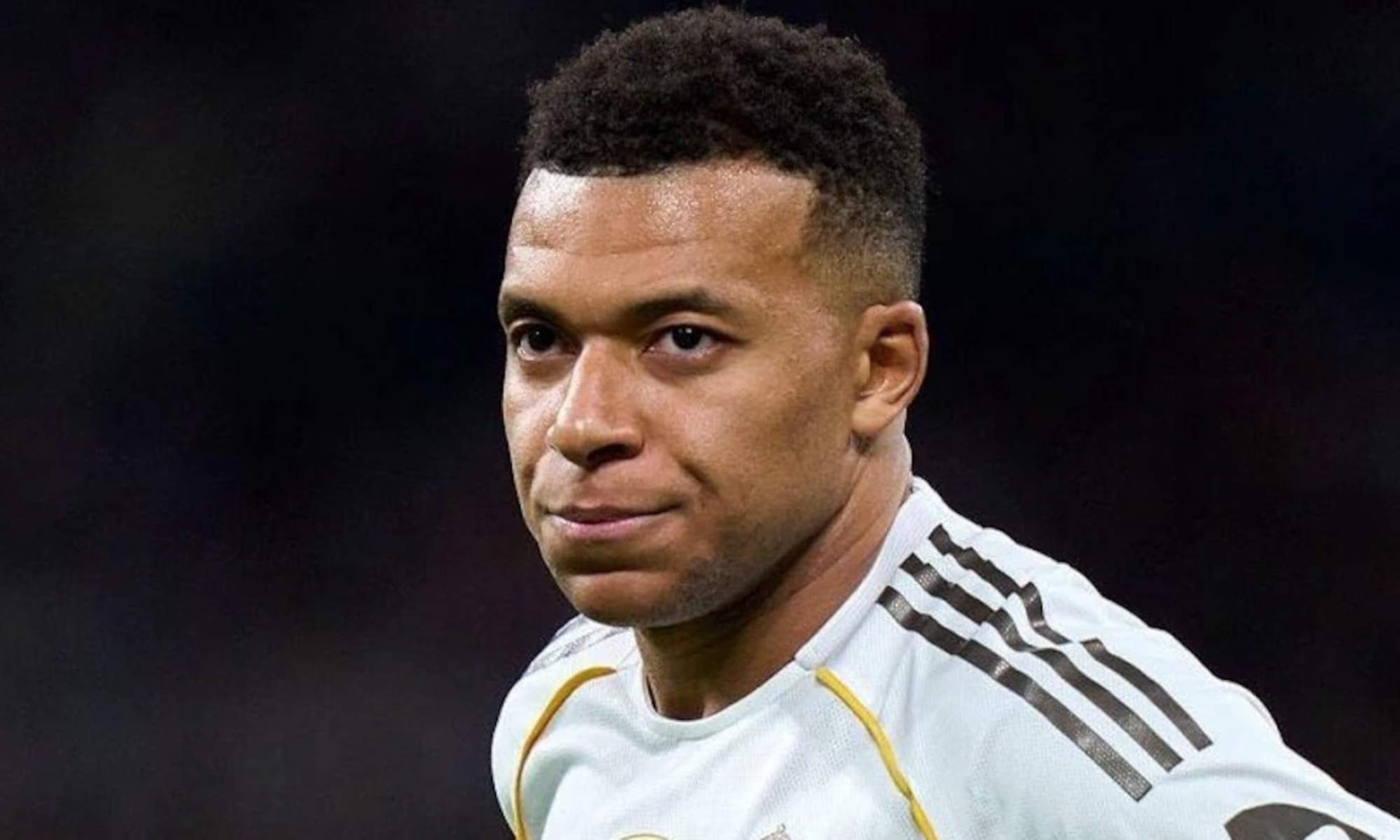Kylian Mbappé jugando un partido con el Real Madrid.