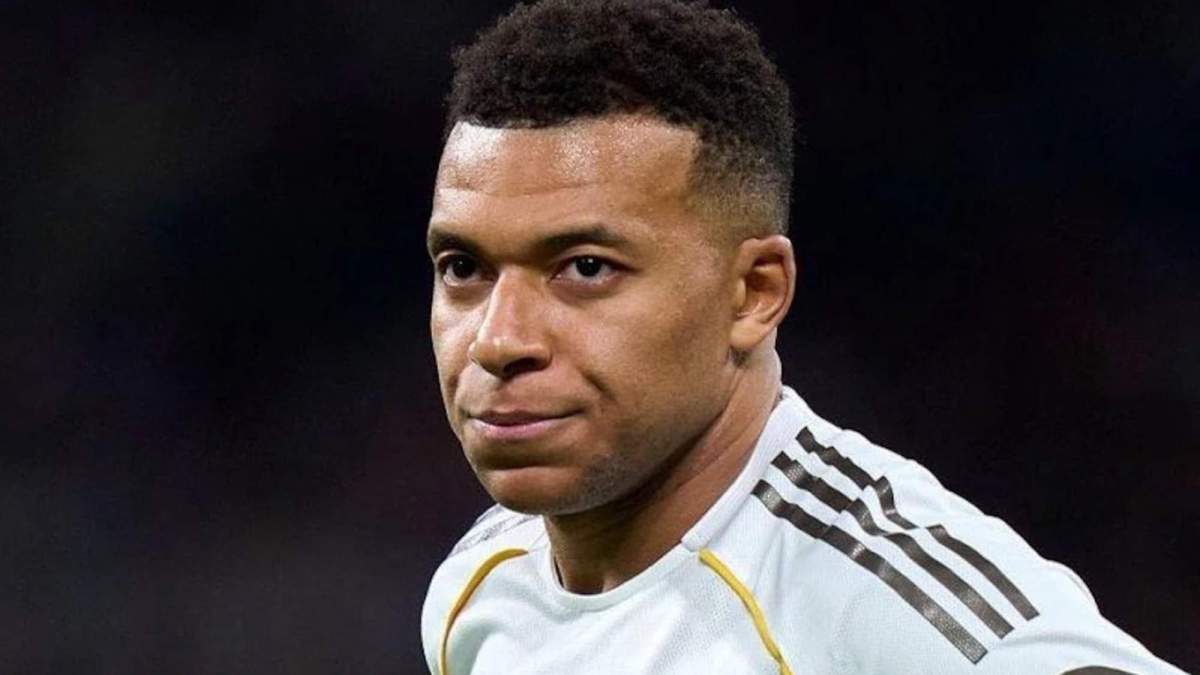 Kylian Mbappé jugando un partido con el Real Madrid.
