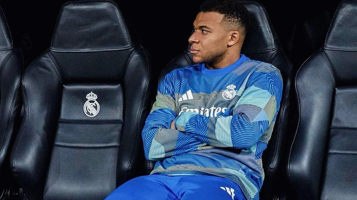 Mbappé en el banquillo