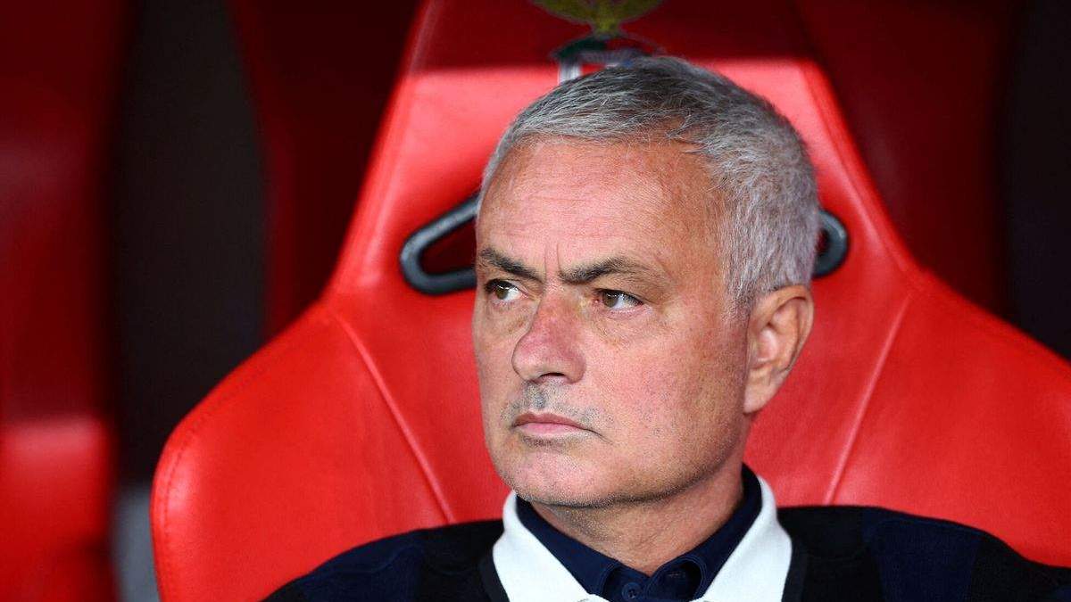 José Mourinho en un partido del Benfica.