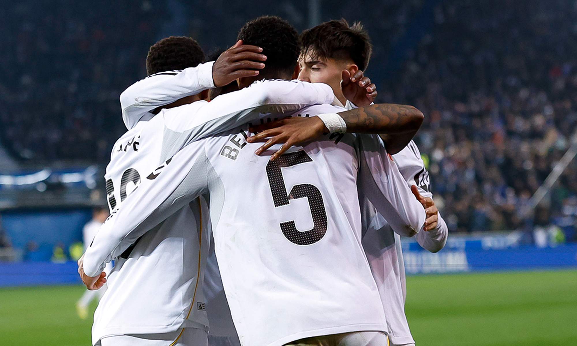 Jugadores del Real Madrid celebrando un gol. 