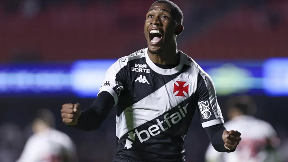 Rayan celebrando un gol con el Vasco da Gama