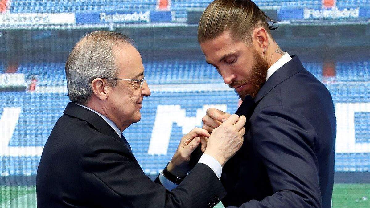 Florentino y Sergio Ramos durante el acto de despedida del jugador andaluz