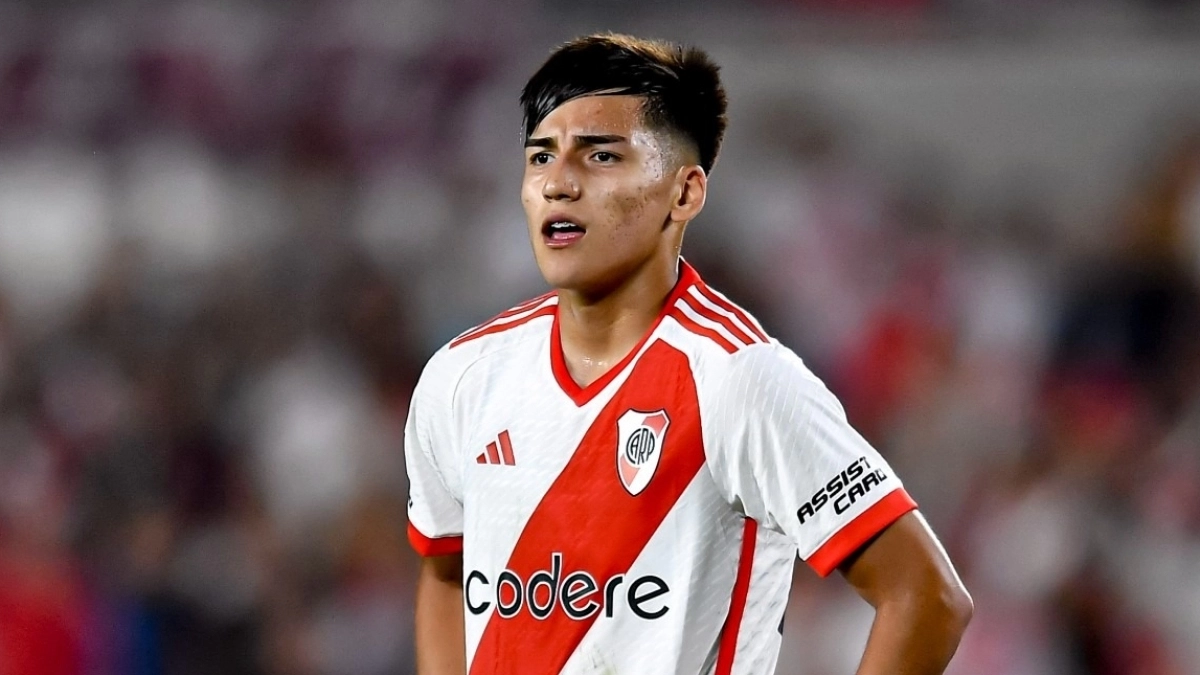 Ian Subiabre durante un partido con River Plate