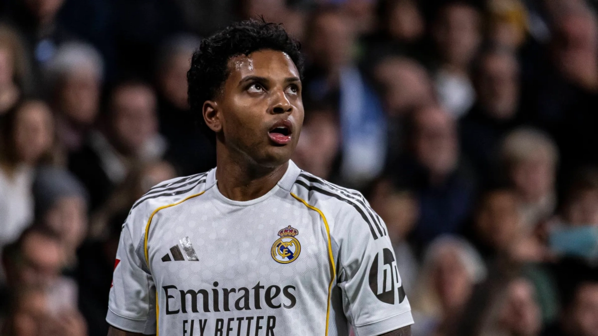 Rodrygo Goes jugando un partido con el Real Madrid. 