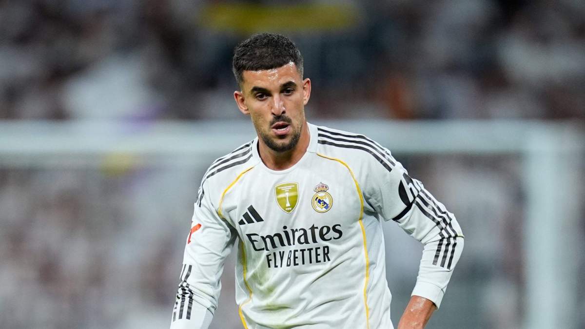 Dani Ceballos jugando un partido con el Real Madrid. 