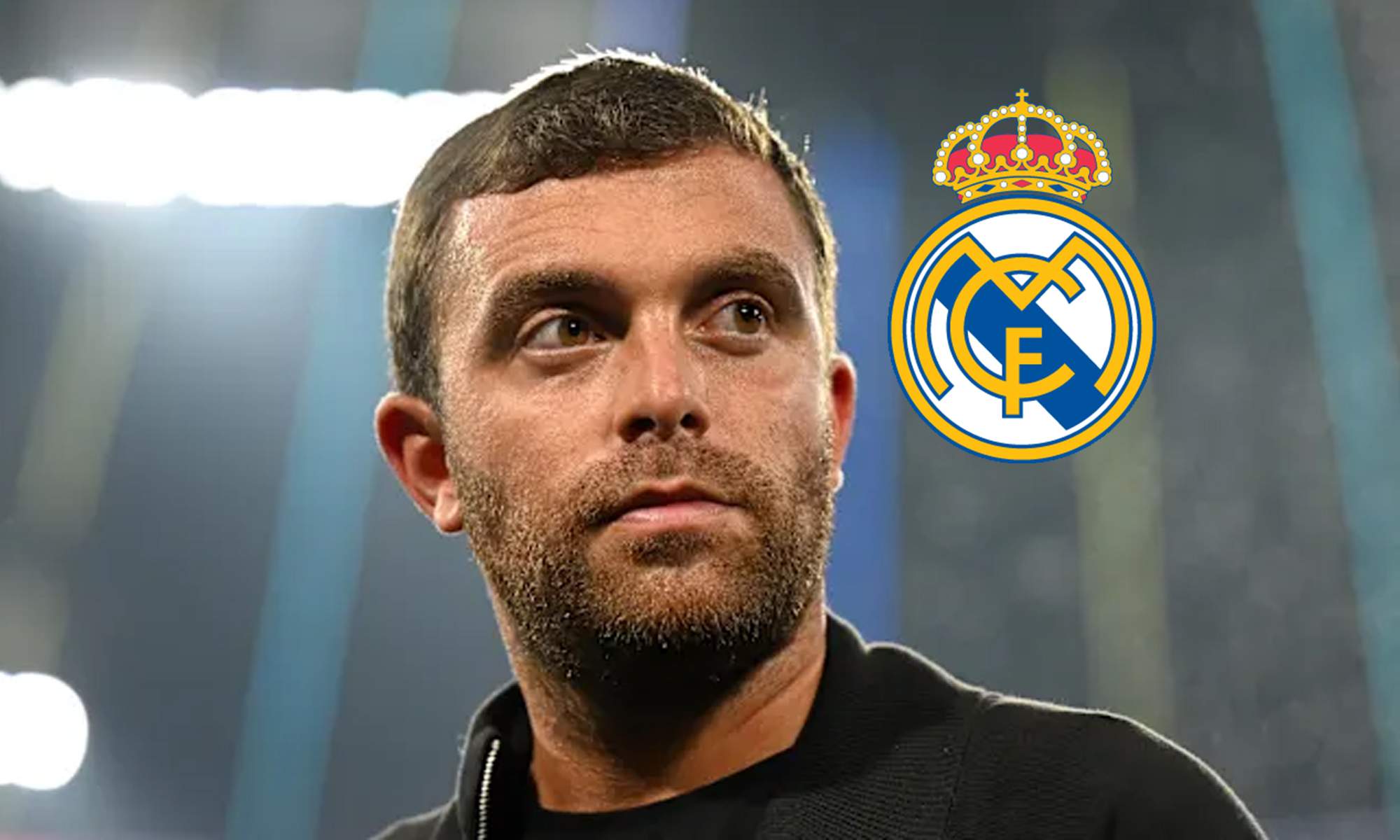 Fabrizio Romano y el escudo del Real Madrid. 