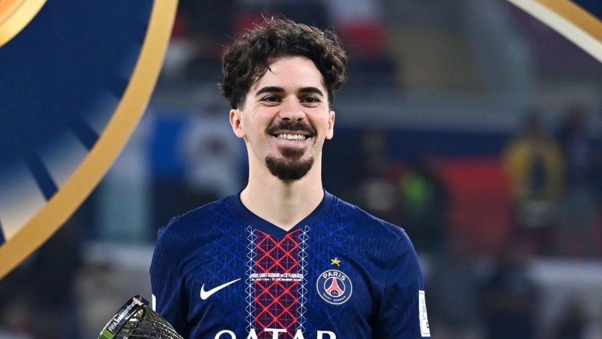 Vitinha jugando un partido con el Paris Saint-Germain. 