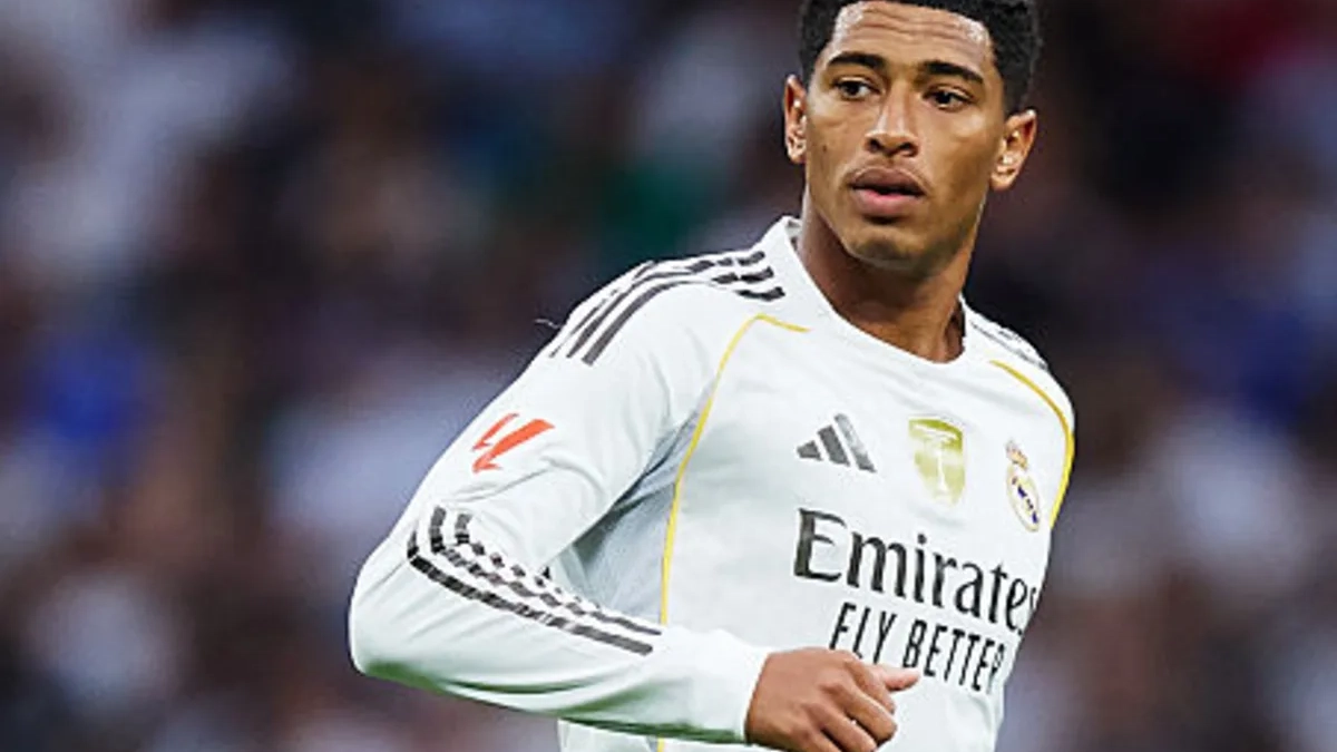 Jude Bellingham disputando un partido con el Real Madrid.