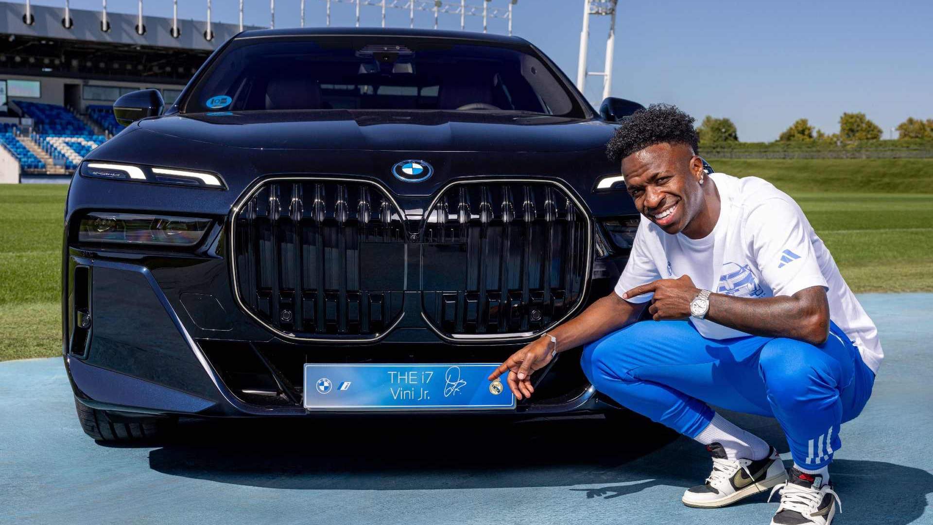 Vinicius, amante de los coches deportivos: esta es su lujosa colección
