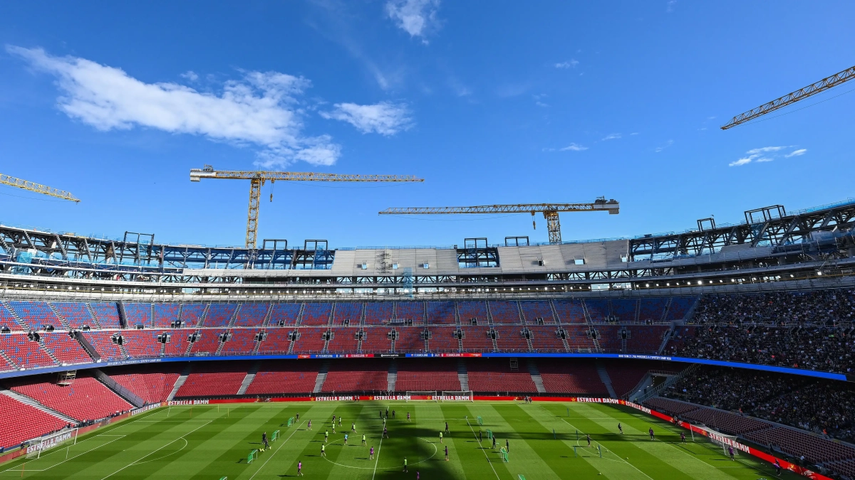 El Camp Nou mientras continúa el proceso de obras. 