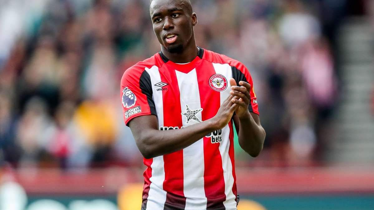 Michael Kayode aplaudiendo a su afición Michael Kayode aplaudiendo a su afición