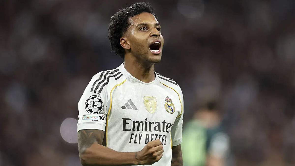 Rodrygo Goes disputando un partido con el Real Madrid.