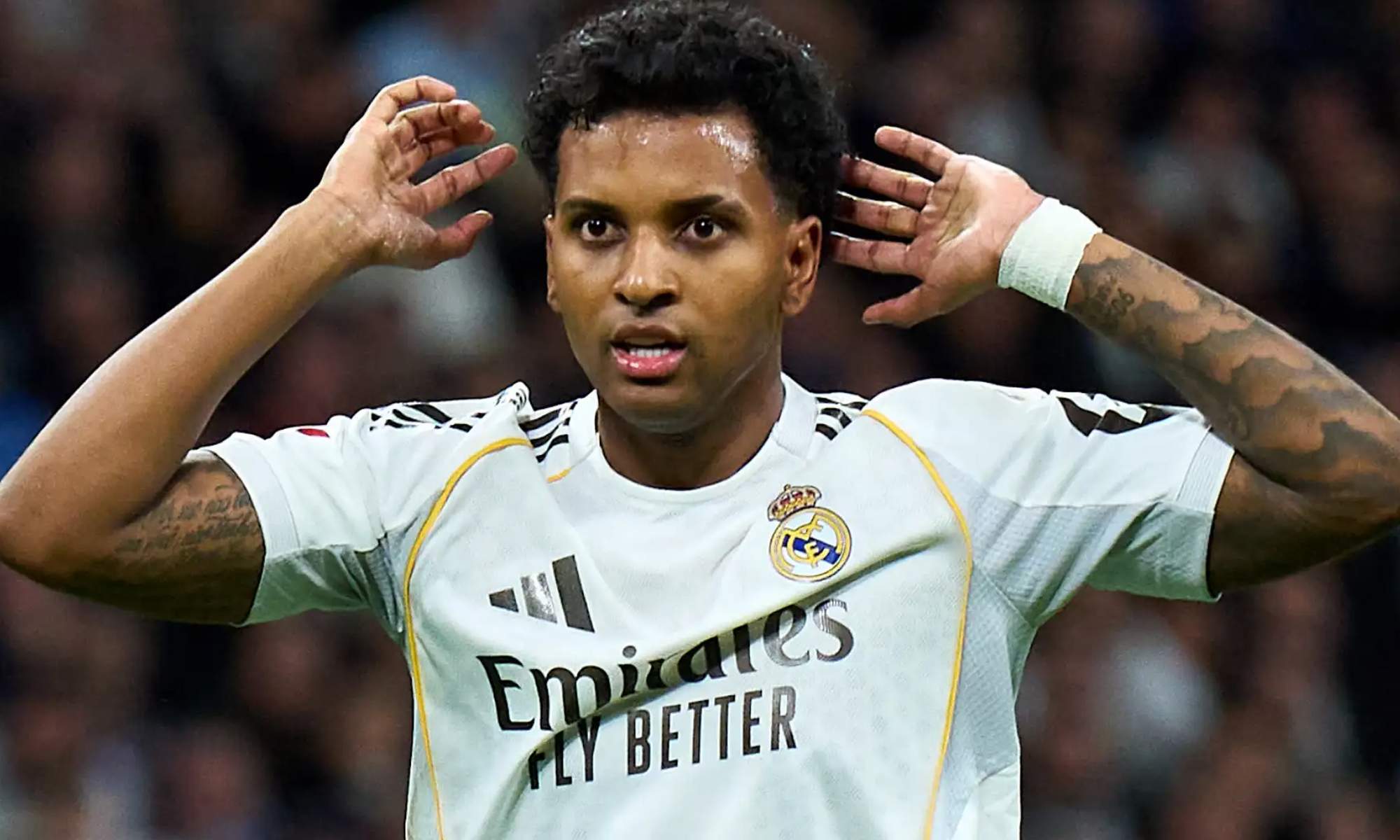 Rodrygo Goes disputando un partido con el Real Madrid.