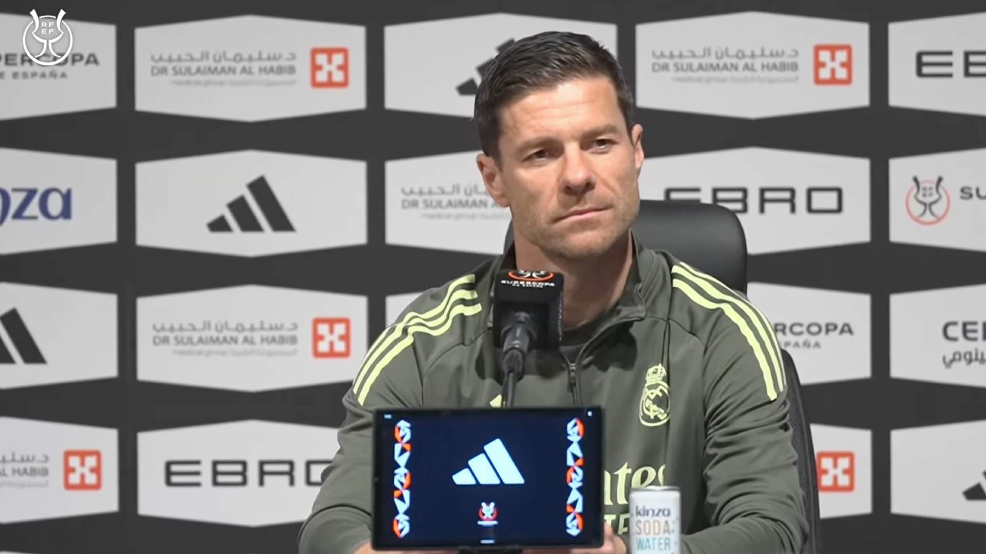 Tirón de orejas de Xabi a Vinicius por no presionar en los partidos: "Se lo pido"