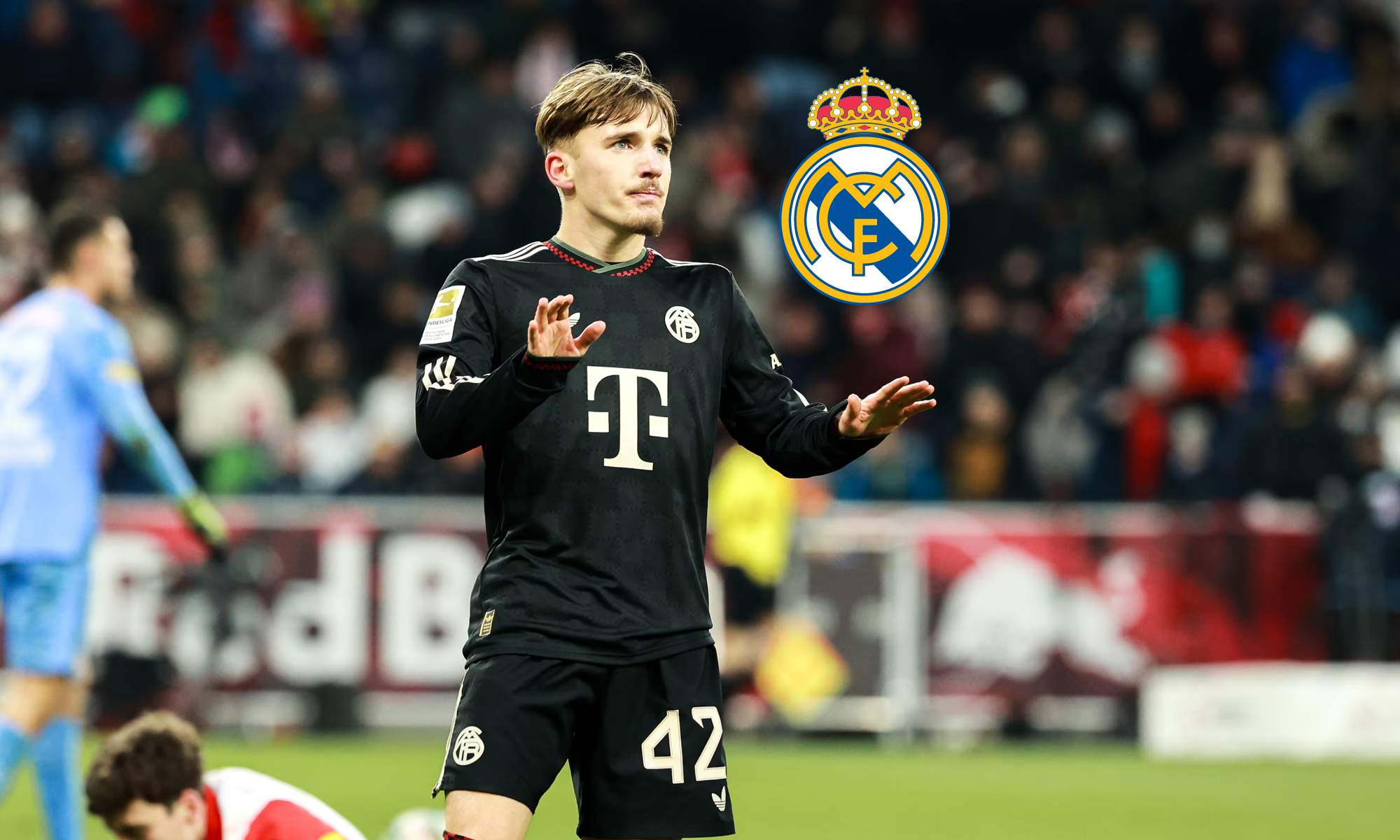 Lennart Karl con la camiseta dle Bayern Múnich y el escudo del Real Madrid.