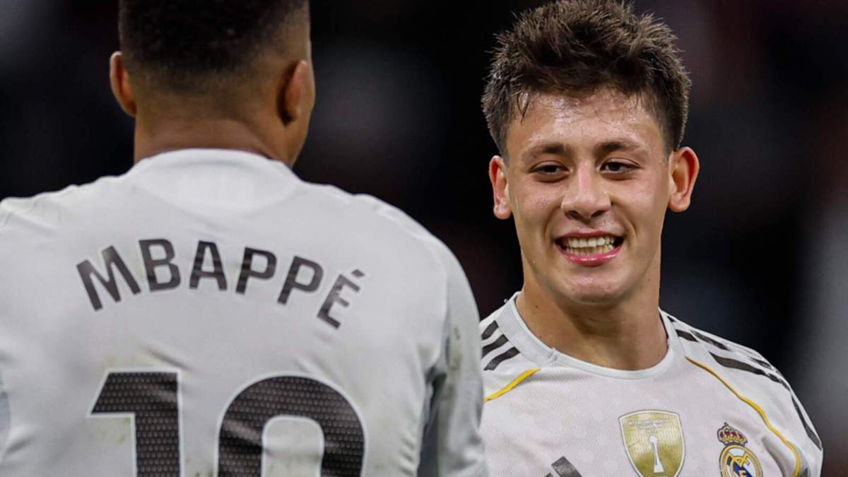 Kylian Mbappé y Arda Güler disputando un partido con el Real Madrid.