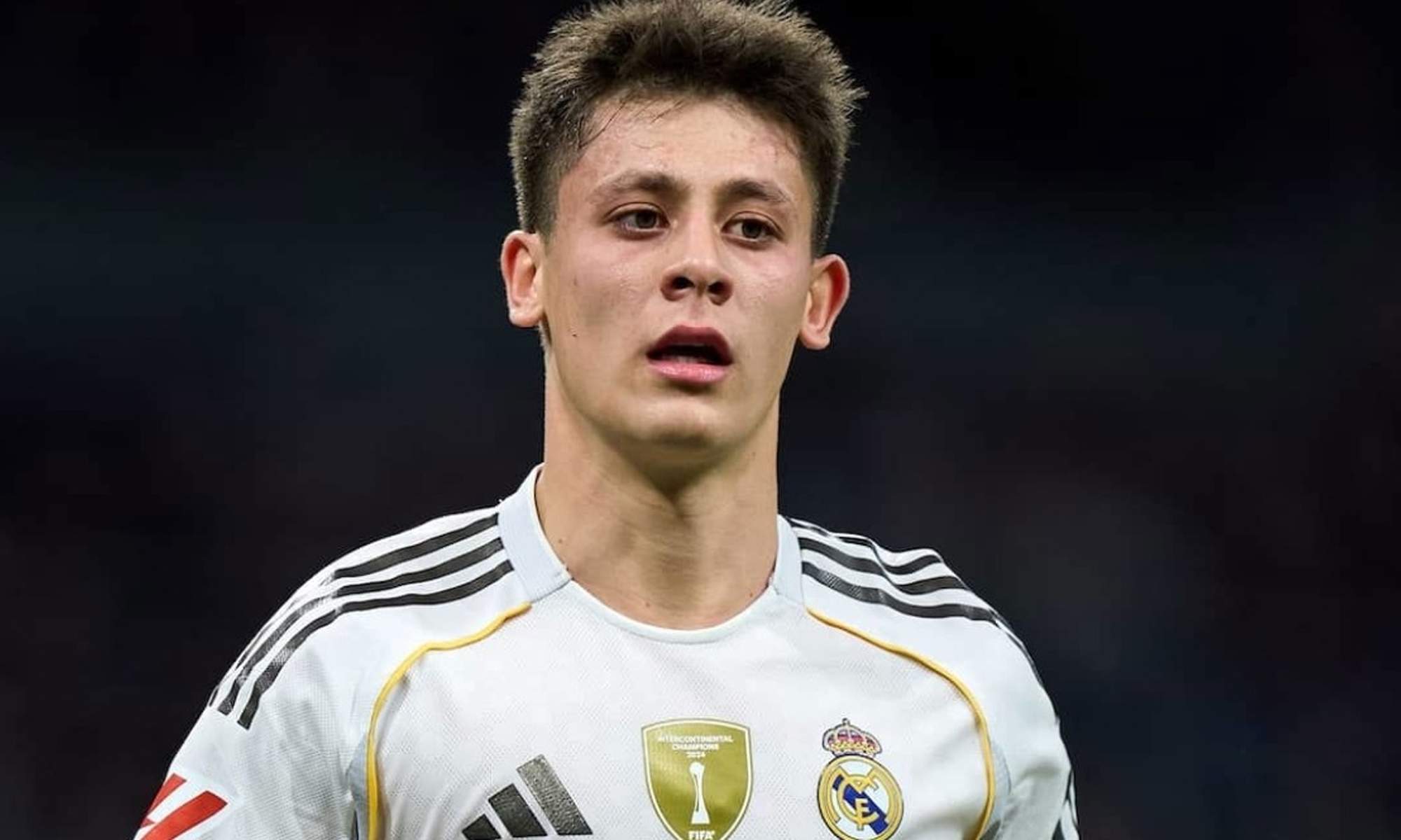 Arda Güler disputando un partido con el Real Madrid.