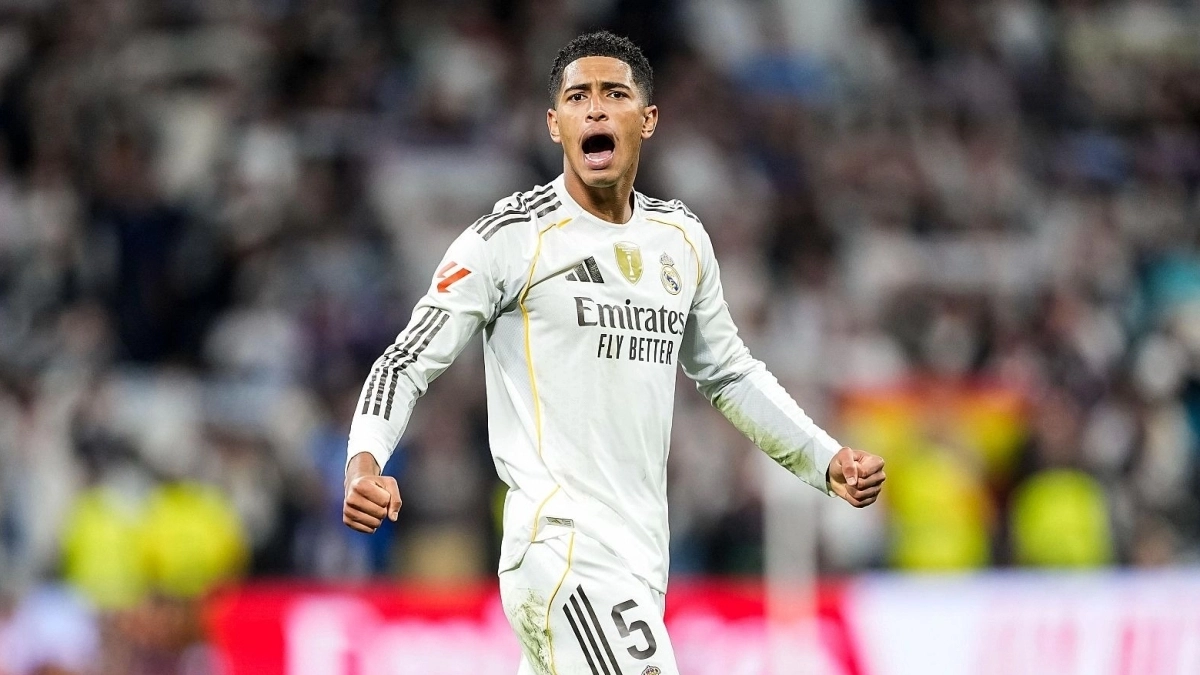 Jude Bellingham disputando un partido con el Real Madrid.