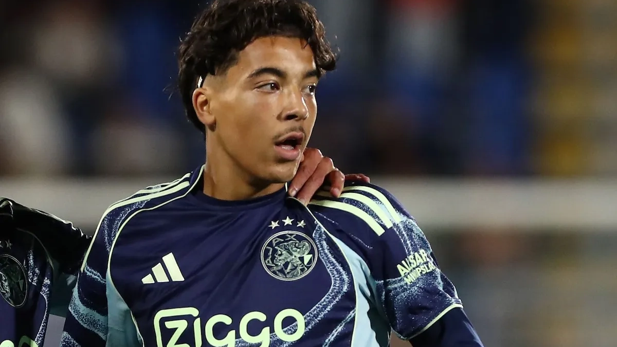 Rayane Bounida en un partido del Ajax