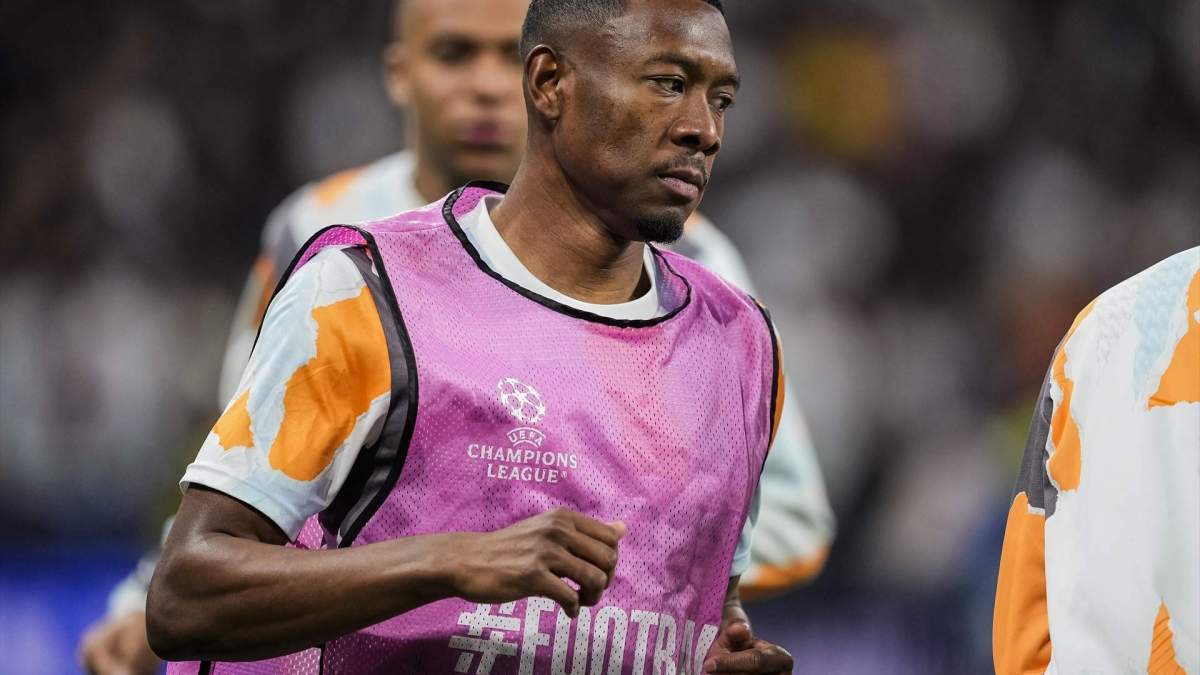 David Alaba durante un calentamiento con el Real Madrid.