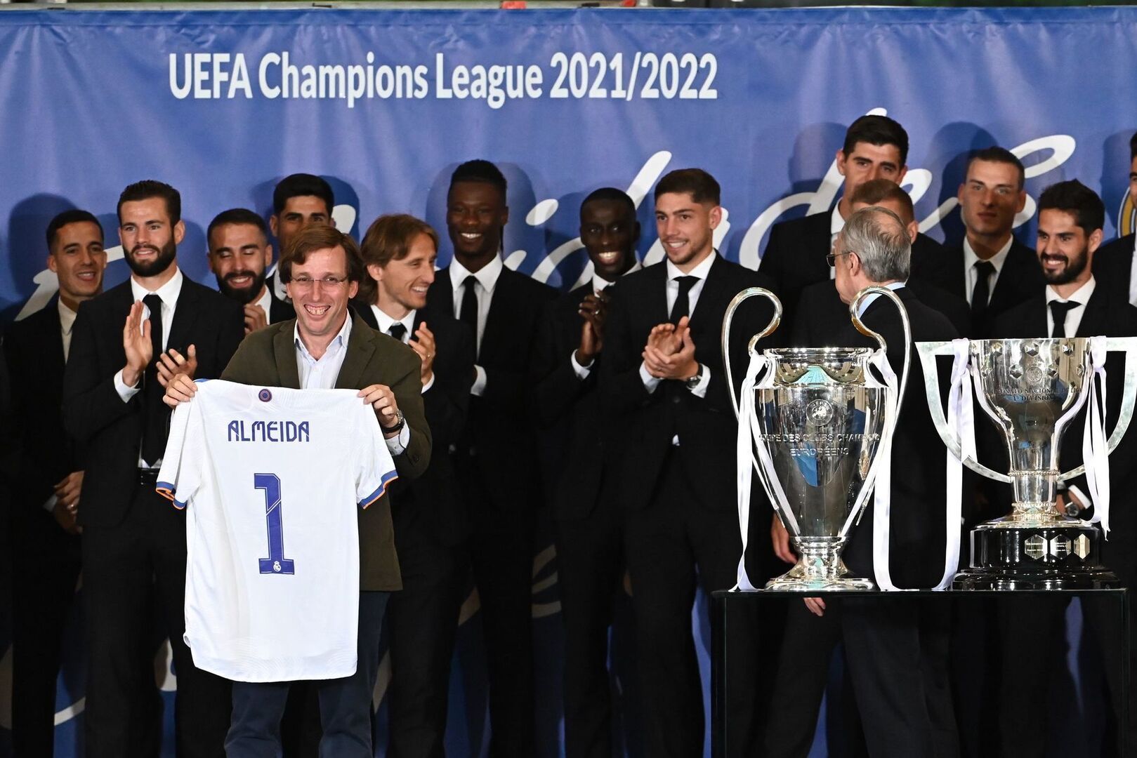 Almeida en la celebración de la catorceava del Real Madrid