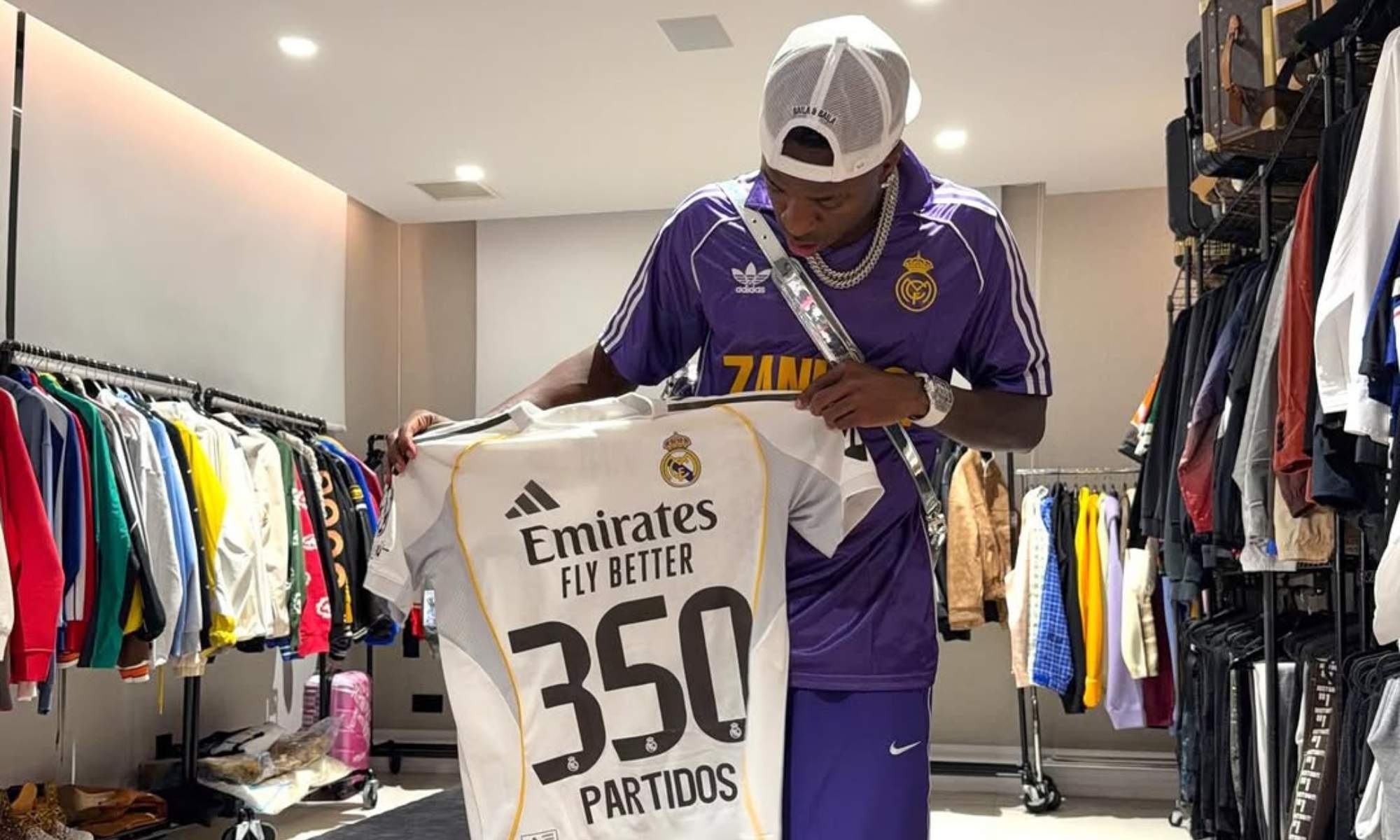 Vinicius con la camiseta de Zanussi