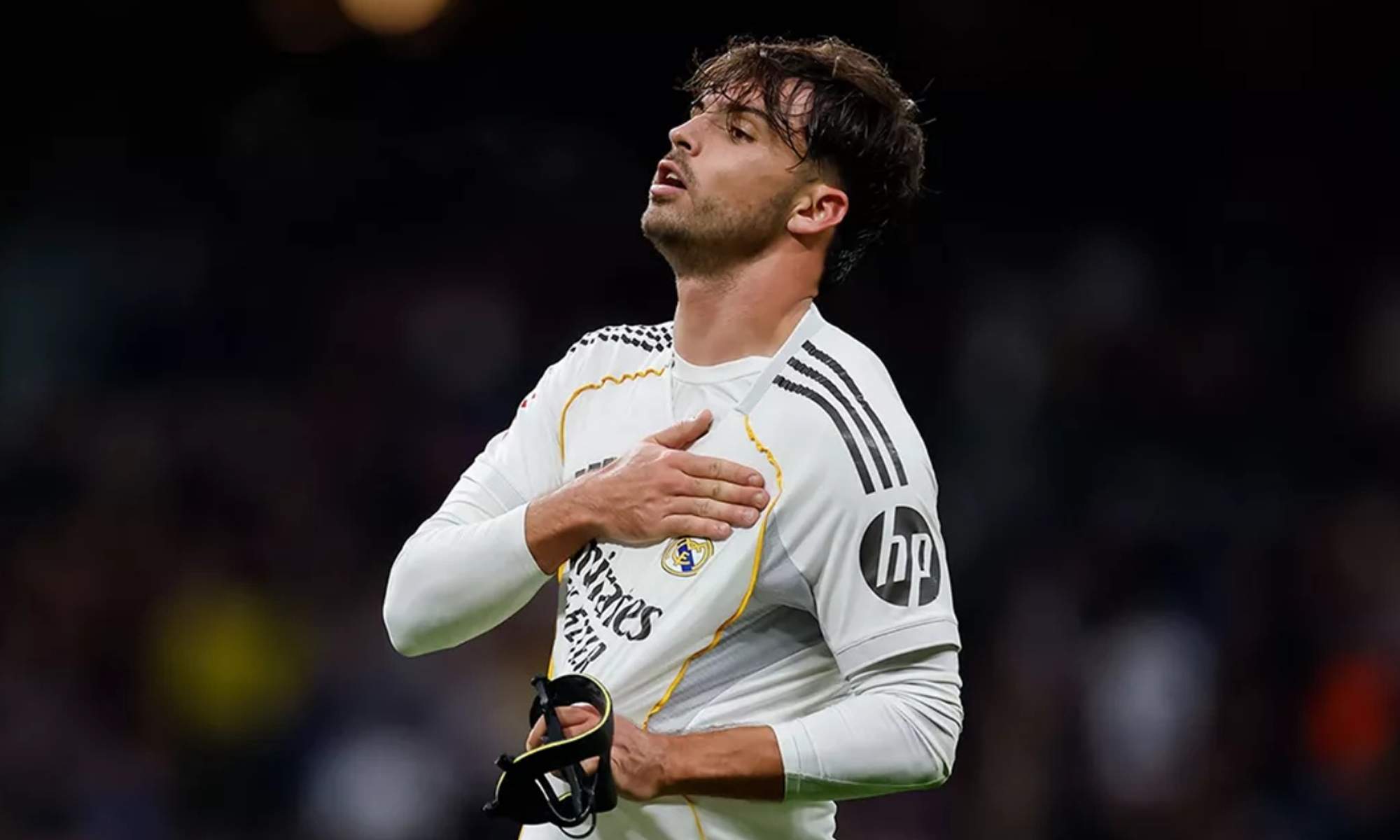 Raúl Asencio celebrando un gol con el Real Madrid.
