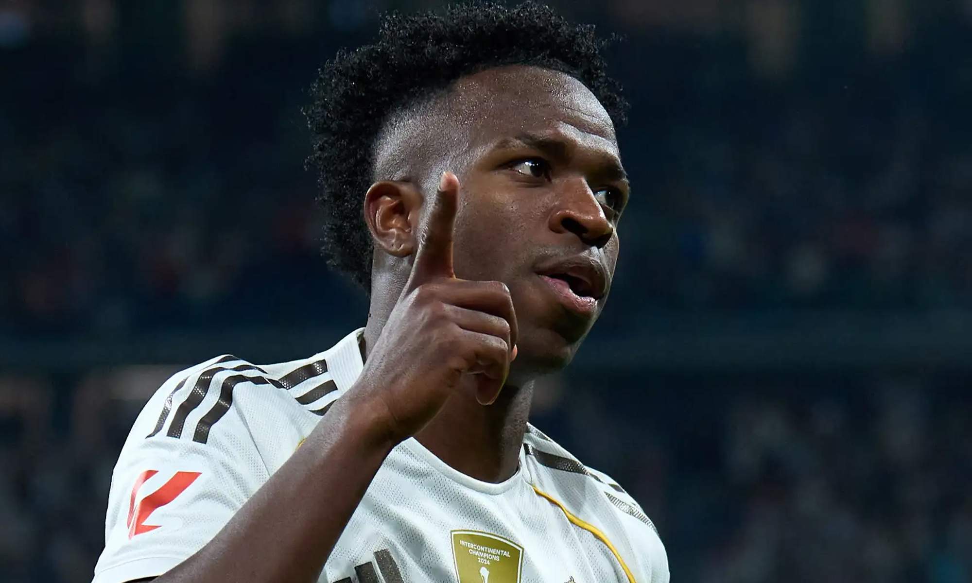 Vinícius Júnior disputando un partido con el Real Madrid. 