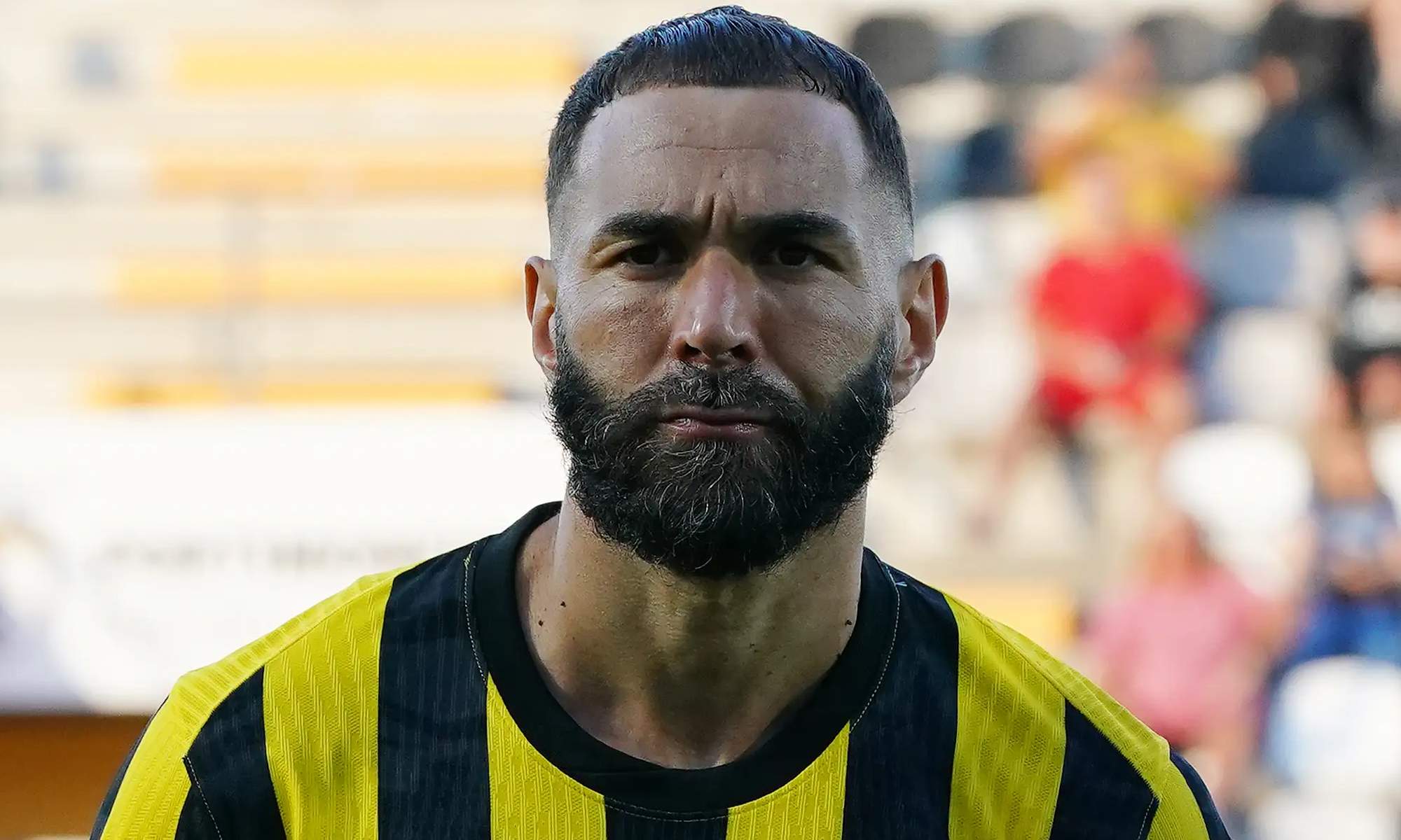 Karim Benzema jugando un partido con su equipo de Arabia Saudí.