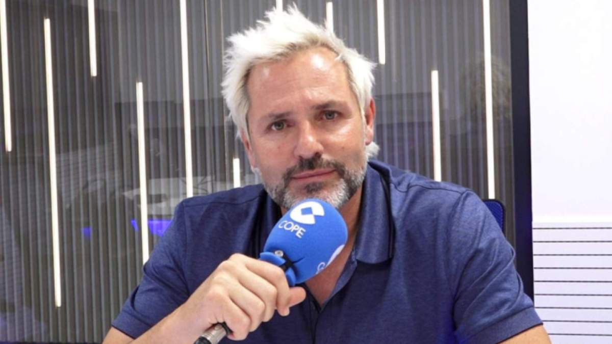 Cañizares con micrófono de la Cadena COPE