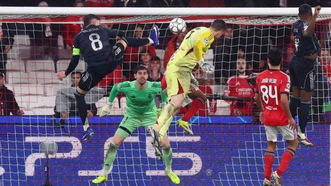 Gol del guardameta del Benfica Gol del guardameta del Benfica