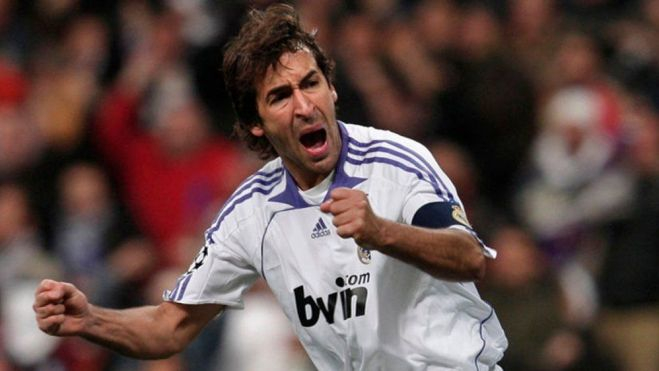 raul gonzalez blanco celebra un gol con el real madrid cuando era jugadorefe