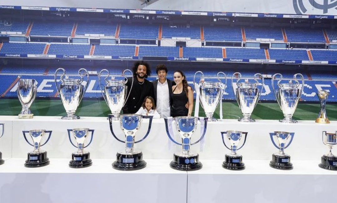 Clarice Alves junto a Marcelo y sus hijos