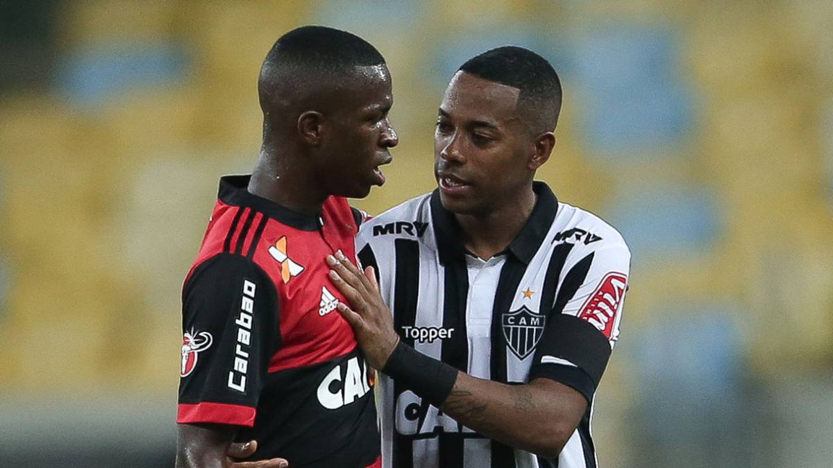 Vinicius y Robinho, en un partido de la Liga Brasileña entre el Flamengo y el Santos